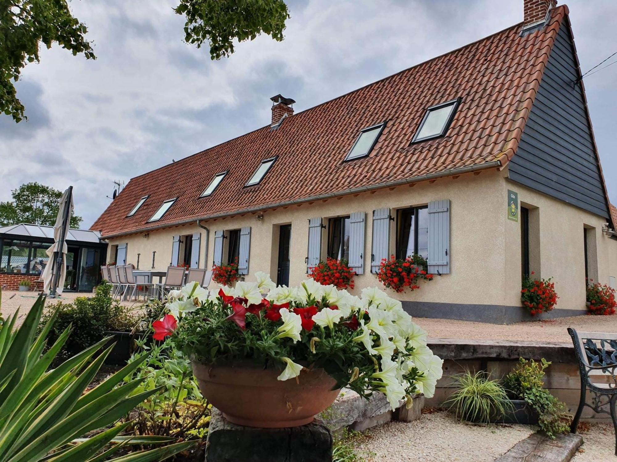 Au Chemin Du Paradis Gite De 10 Personnes 4 Etoiles Saint-Martin-Lez-Tatinghem Esterno foto